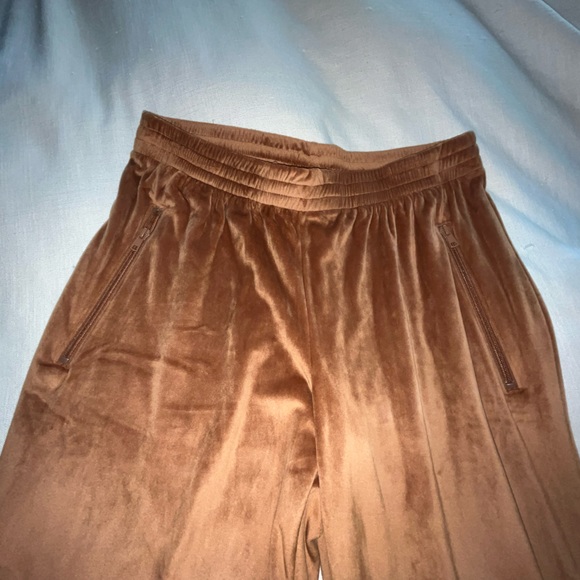 Skims Velour Track Pant - Picture 5 of 5